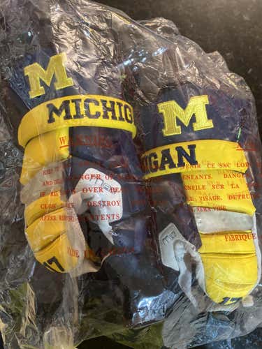 Michigan #17 team issued Maverik Max 13” Lacrosse Gloves