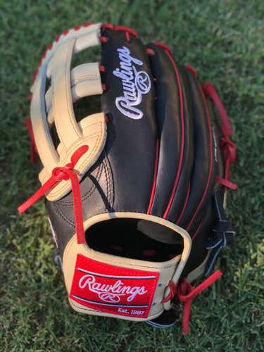 Black High School/College Outfield 12.75" Heart of the Hide Baseball Glove