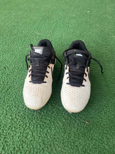 White Used Adult Men's Size 8.5 (Women's 9.5) Metal Nike