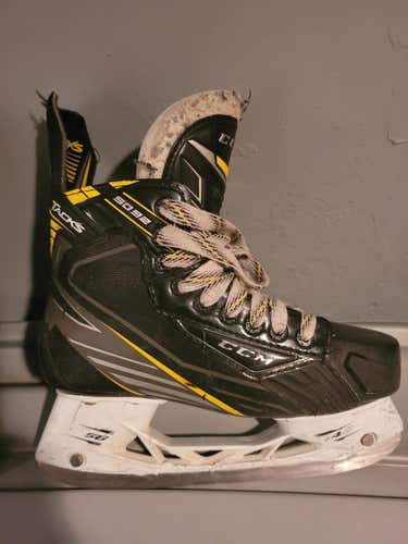 Used Junior CCM Tacks 5092 Hockey Skates Regular Width Size 4