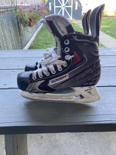 Used Bauer Regular Width Size 6 Vapor X60 Hockey Skates