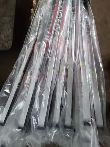 New Right Handed Vapor Hyperlite Hockey Stick