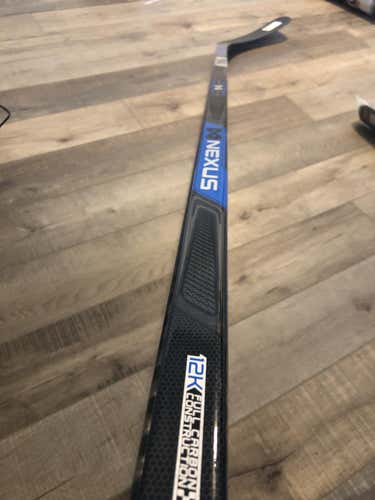 New Sr (Right) Pro Stock Team Nexus Hockey Stick (P88-77 Flex)