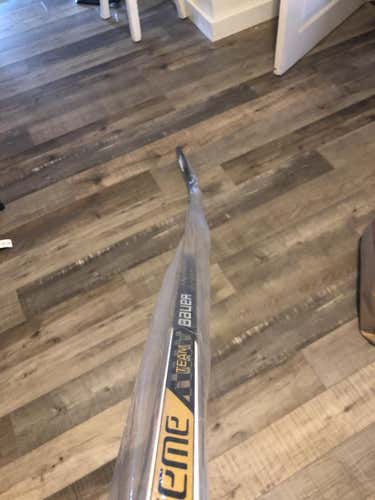 New SR (Right) Team Supreme Hockey Stick (P88-77flex)