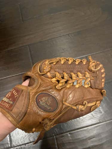Brown Used Right Hand Throw 11.5" Baseball Glove