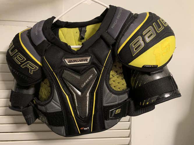 Used Sr Small Bauer  Supreme 1S Shoulder Pads