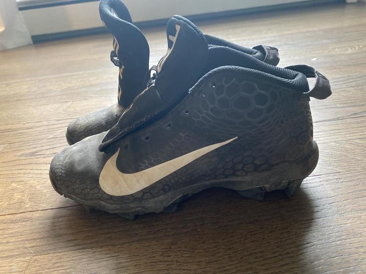 trout baseball cleats