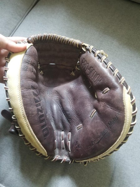 Brown Used Mizuno Right Hand Throw Catcher's franchise Baseball Glove 33.5"