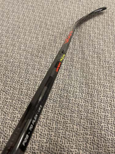 Senior Left Hand Vapor FlyLite P28 70 Flex Hockey Stick