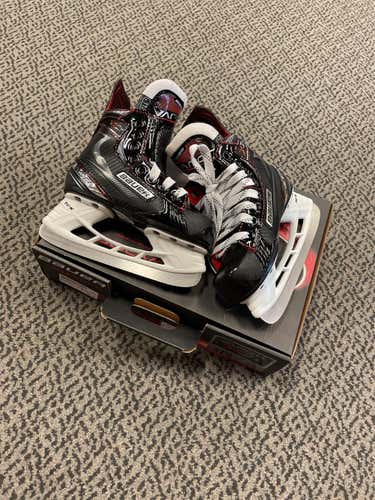 Youth Bauer Vapor X2.7 Regular Width Size 11.5 Hockey Skates