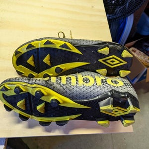 Yellow Used Men's Size 7.5 (Women's 8.5) Umbro Men's Club 4.0 Cleats