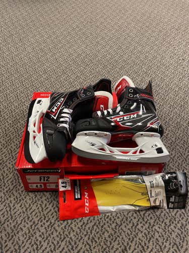 Junior CCM JetSpeed FT2 Regular Width Size 4.5 Hockey Skates