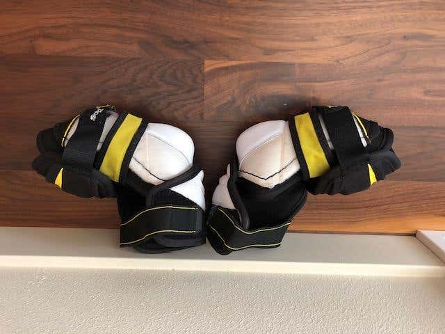 Used Junior Large CCM Tacks 5092 Elbow Pads