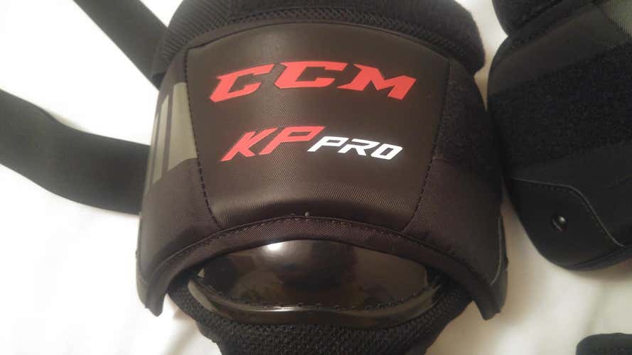 CCM KP PRO Knee and Thigh Pads