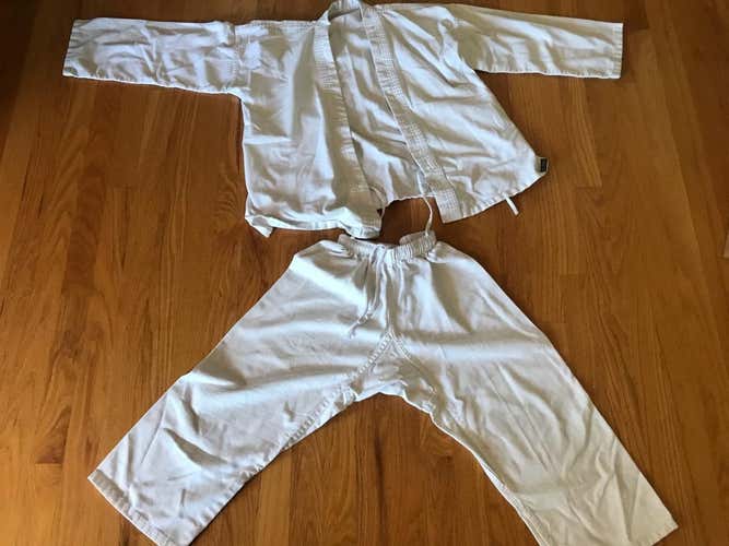 White Century Size 0 Martial Arts Karate Uniform