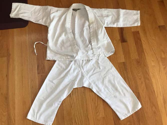 White Century Size 00 Martial Arts Karate Uniform