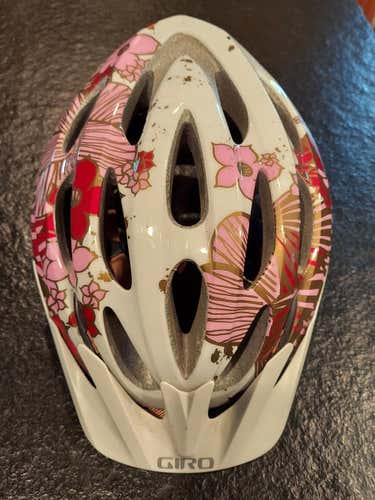 Used Women's Medium Giro Skyla Bike Helmet