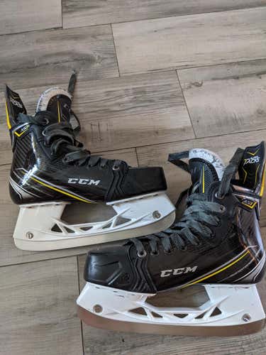Used Junior CCM Super Tacks AS1 Hockey Skates Extra Wide Width Size 5.5