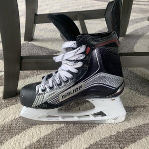 Junior Bauer Vapor 1X Regular Width Pro Stock Size 5 Hockey Skates