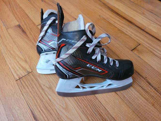 Used Youth CCM JetSpeed FT360 Hockey Skates Regular Width Size 13.5
