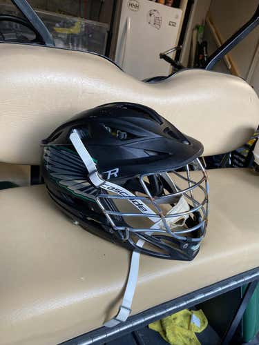 Black Adult Player's Cascade R Helmet