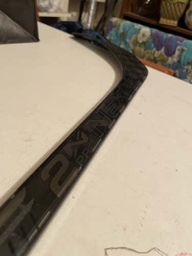 Intermediate Right Handed Toe Pattern  Nexus 2N Pro Hockey Stick