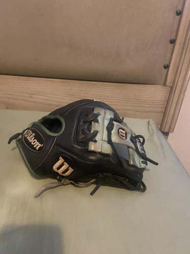 Black High School/College Infield 11.5" A2000 Baseball Glove