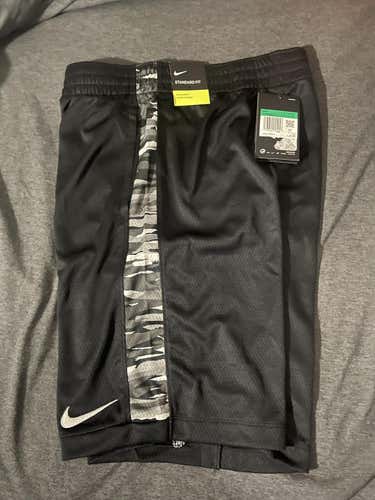 NIKE Boys XL Training Shorts