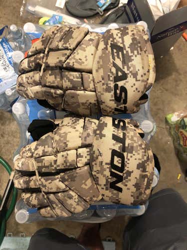 Brown Senior Easton 13" Synergy 700 Gloves