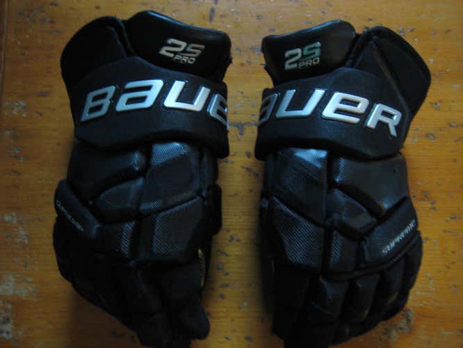 Bauer Supreme 2S Pro Gloves 14"  Great Condition