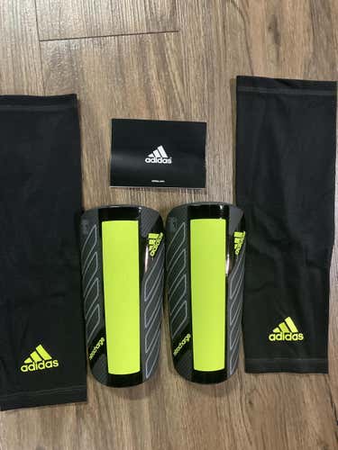 New in Package Adidas Nitrocharge Soccer Shinguards size Large