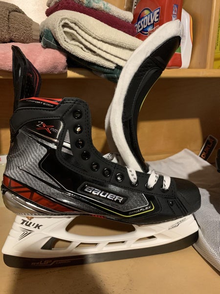 Bauer New Senior Size 9.5 Hockey Skates