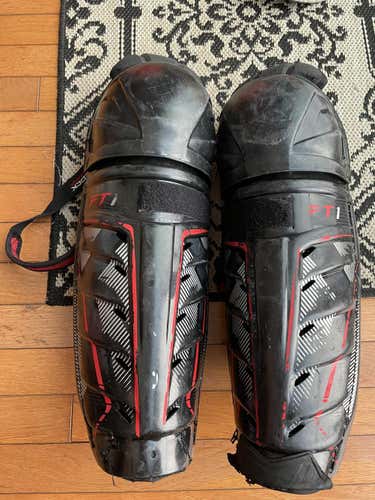 Ccm ft1 shin pads size 16
