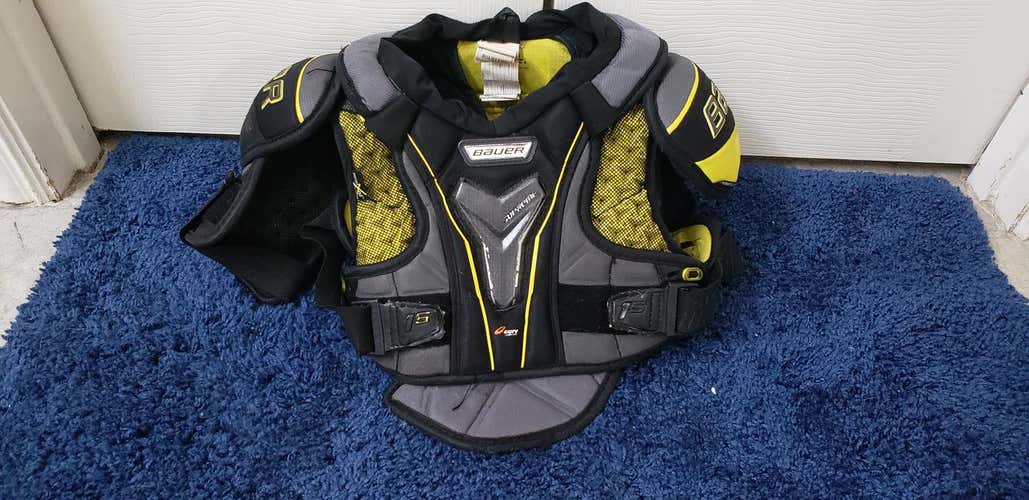 Used Junior Large Bauer Supreme 1S Shoulder Pads
