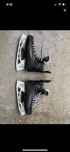 Senior Bauer Supreme S27 regular width hockey skates size 7.5