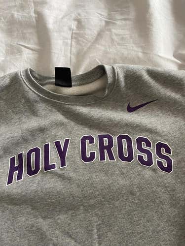 Holy Cross Mens Large Gray Sweater