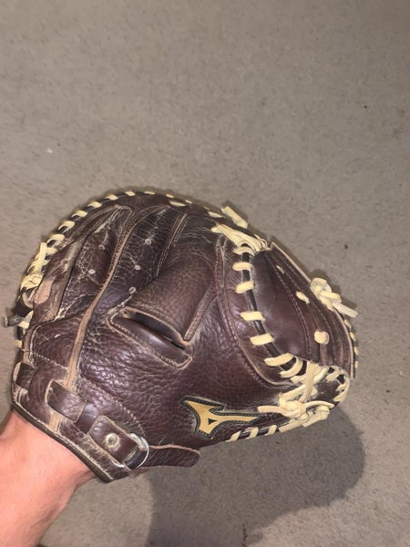 High School/College Right Hand Throw Catcher's Glove