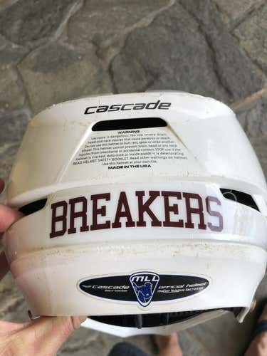 White Adult Player's Cascade R Helmet