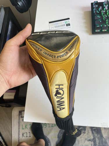 Honma Beres fairway wood headcover