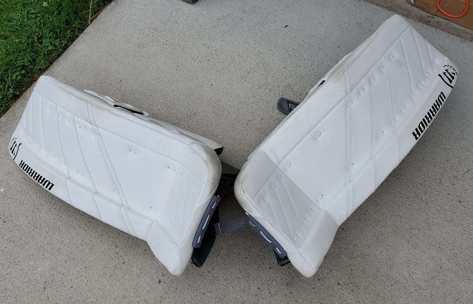 Black Used Intermediate 31"+1 Warrior Ritual G4 Goalie Leg Pads