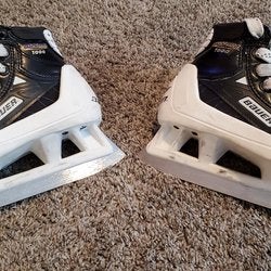 Used Junior Bauer Supreme 1000 Hockey Goalie Skates Regular Width Size 1