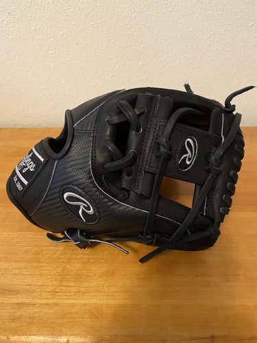 Black New Adult Rawlings Right Hand Throw R2G Infield Heart of the Hide Baseball Glove 11.5"