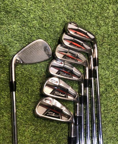 Titleist Used Right Handed Men's Regular Flex Iron Set