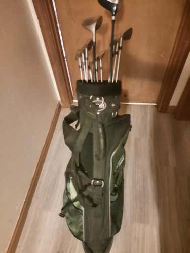 Used Men's TaylorMade\Black Lightening Right Handed Clubs (Full Set)