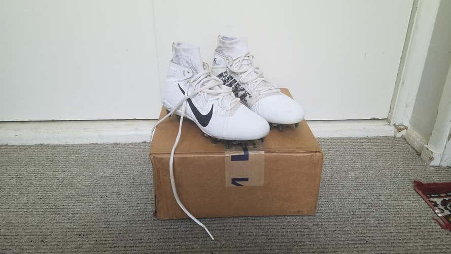 White Used Adult Men's Size 6.5 (Women's 7.5) Nike High Top
