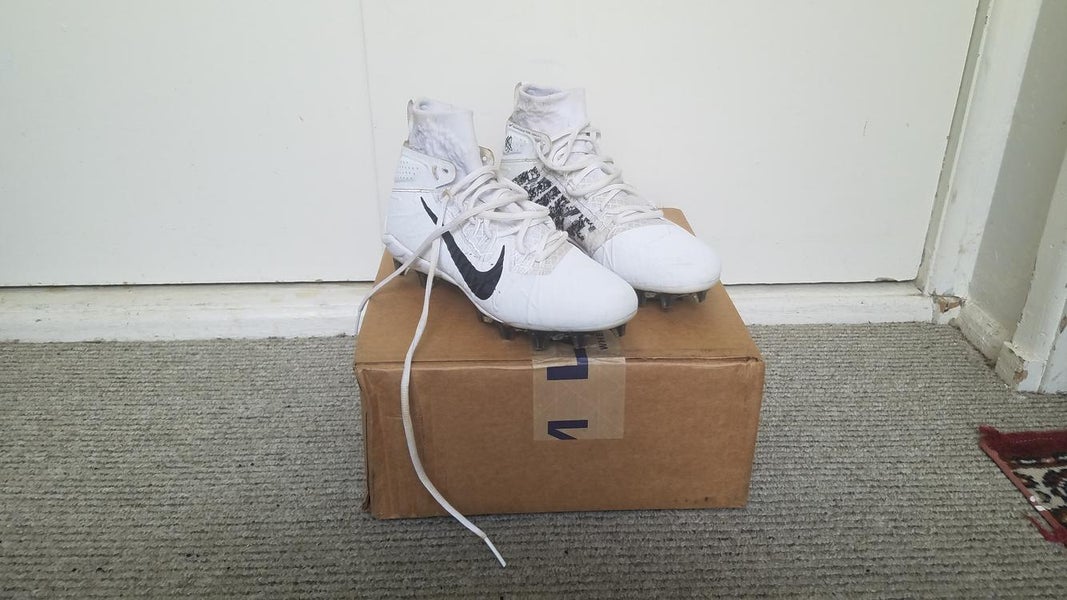 White Used Adult Men's Size 6.5 (Women's 7.5) Nike High Top