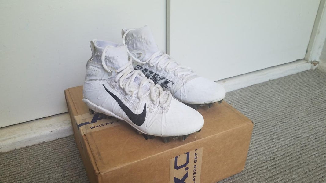 White Used Adult Men's Size 5.5 (Women's 6.5) Nike High Top