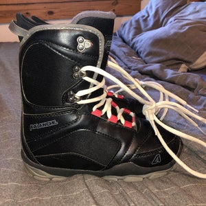 Avalanche Snowboard Boots size 24.5