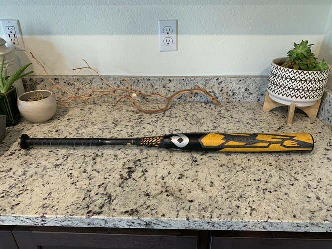 Demarini CF6 Insane Fastpitch Softball Bat 33/23 (-10)