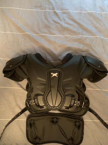 Med(17"-18") Xenith Velocity 2 shoulder pads with Xenith gold drip back plate